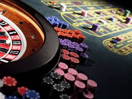 Permainan arcade interaktif di layar mobile pararaja 77